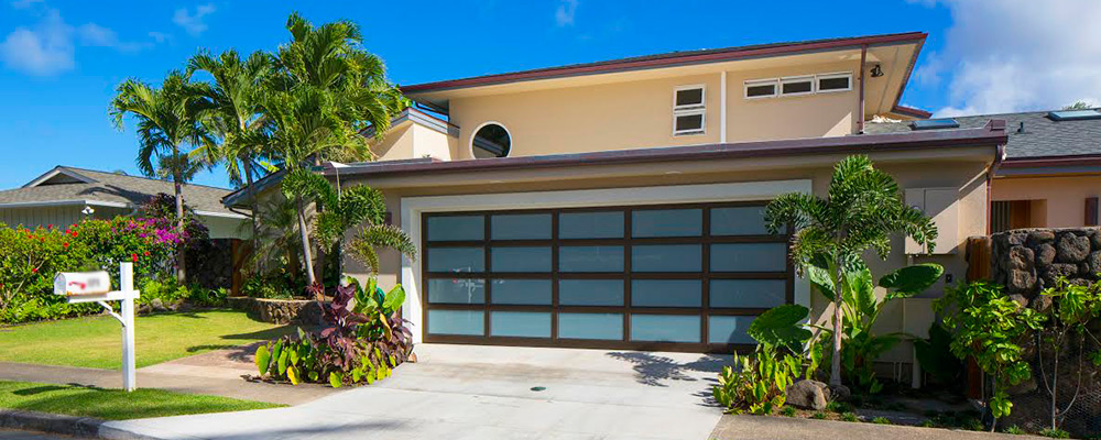 image of alumaview garage door on a residential home