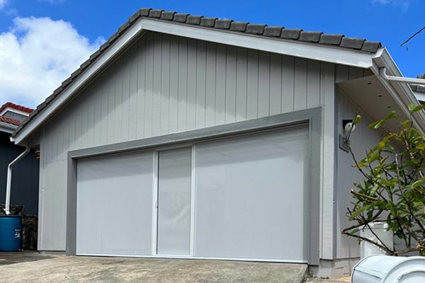 image of lifestyly garage screen on home