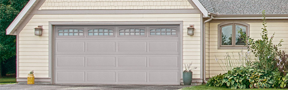 image of Raynor Aspen residential garage door